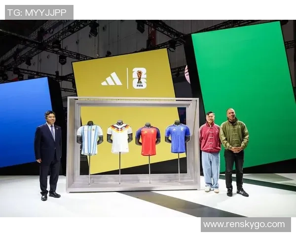 有你支撑的球队吗？阿迪达斯在进博会上首发2026世界杯战袍｜进间隔